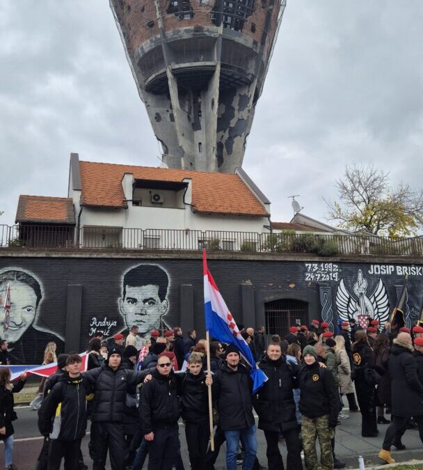 Hodočašće Osijek – Vukovar: učenici Strojarske tehničke škole Osijek u koloni sjećanja