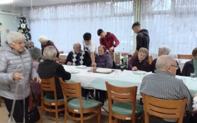 Učenici naše škole unijeli duh Božića među umirovljenike